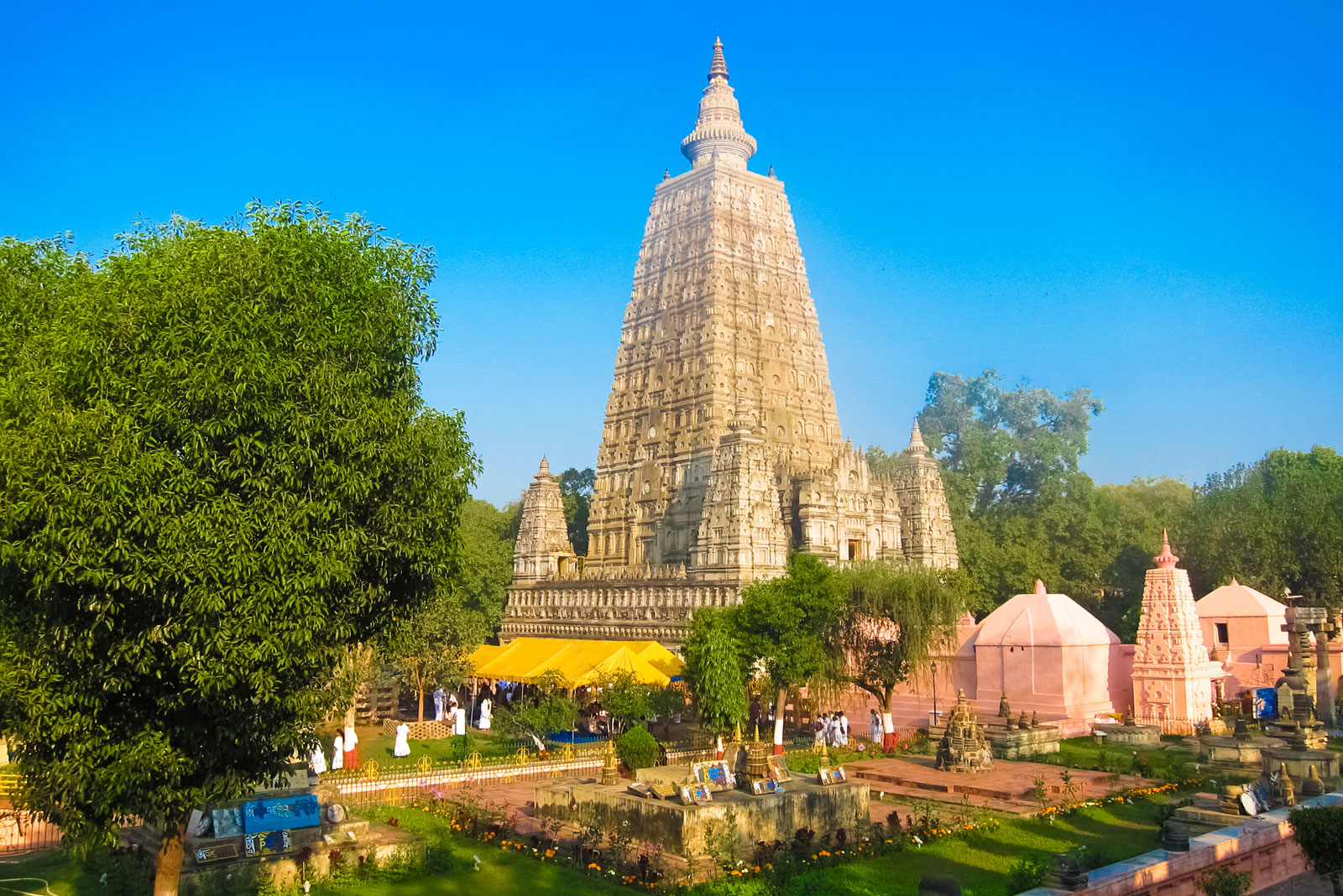 temple-Buddhist-Mahabodhi-Bihar-India-Bodh-Gaya